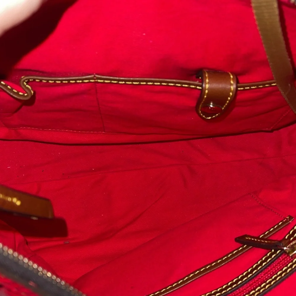 Dooney & Bourke Red Leather Shoulder Bag with Brown Accents Beautiful Dooney BIG - Picture 5 of 13